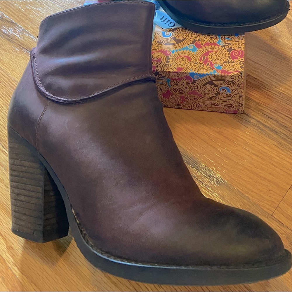 Steve Madden Radioo Burgundy Nubuck Booties